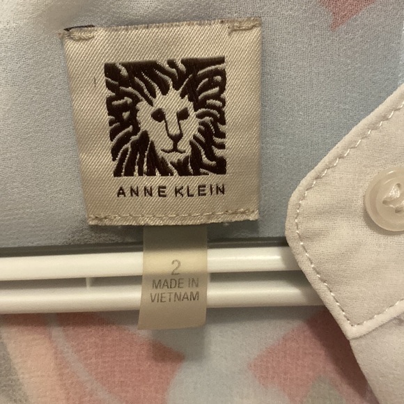Anne Klein floral blouse 2 - Picture 3 of 8